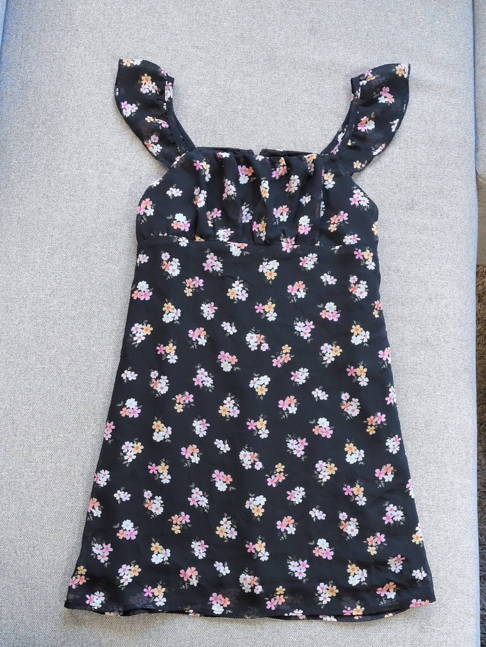 art class Black Floral Ruffle-Shoulder Dress